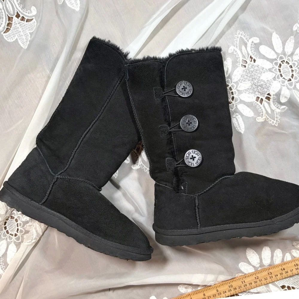 Y2K UGG Australia Bailey Button Triplet Black Suede Shearling Boots Womens 9